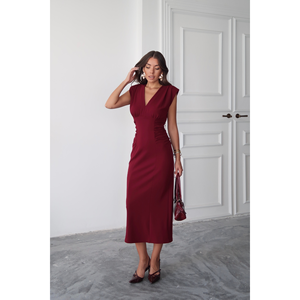 Vestido de punto con cuello en V y detalle de fruncido lateral en color burdeos para mujer - Product Image 4