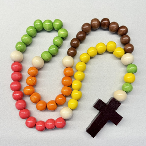 Chapelet de prière religieux multicolore de 20,5 pouces avec perles en bois et croix colorée - Product Image 2