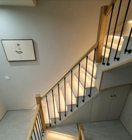 Rampe d'escalier moderne et minimaliste sur mesure pour villa et grenier, idéale pour la décoration intérieure