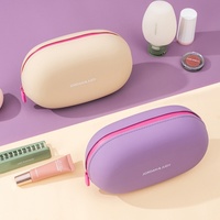 Trousse de Toilette Portable en Silicone en Forme de Capsule pour Extérieur – Sac de Maquillage Étanche Premium en Silicone pour Voyage