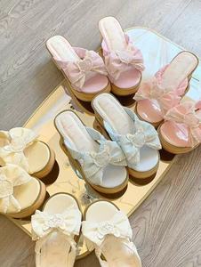 Nuevas Sandalias Estilo Japonés Mary Jane Antideslizantes con Suela Gruesa y Lazo Decorativo, Zapatos de Playa con Patrón de Madera, Zuecos de Madera, Pantuflas COS - Product Image 5