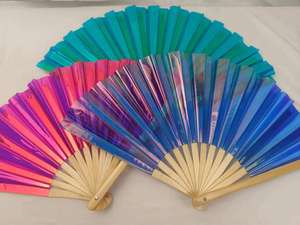 Éventail pliant Kung Fu en PVC et film laser, idéal pour les cadeaux artisanaux, les spectacles de danse, les fêtes, les accessoires de photographie et les événements Rave. - Product Image 2