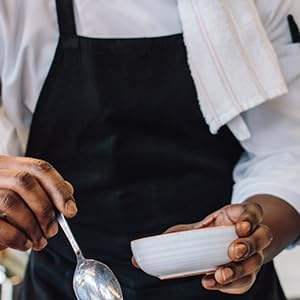 Küchenschürze mit individuellem Logo, strapazierfähiges Polyester, wasserdicht, ölbeständig, mit 2 Taschen, verstellbar für BBQ, Zeichnen, Gartenarbeit - Product Image 3