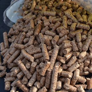 Bel bastone a buon mercato forma di legno pellet Pelet Pallet/pellet di pino naturale pellet 15kg 20kg sacchetti di riscaldamento energia pellet di legno - Product Image 6