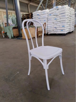 Chaise de banquet d'hôtel à prix abordable E-37, chaise de mariage à dossier croisé doré, chaise empilable en résine plastique à dossier en X