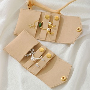 Bolsa Organizadora de Joyas y Pendientes de Viaje Mini Multifuncional de Microfibra con Hebilla y Botón Dorado Personalizada - Product Image 5