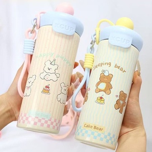 Bulk waterflessen te koop. Nieuwe 20oz (600ml) outdoor sport bekers met rietje, gekleurd roestvrij staal, schattige meisjes tumbler met deksels en bandje. - Product Image 1