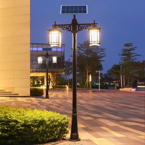 Lampadaire Solaire Extérieur LED en Fer avec Abat-jour en Verre, Blanc Chaud 2700K, IP66, Double Lampe Non Amovible, Détecteur de Mouvement, Intensité Variable - Product Image 4