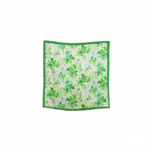 Foulard Quadrato a Forma di Foglia 70x70cm con Stampa Floreale, Accessorio di Moda - Product Image 1