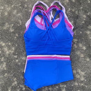 ชุดออกกำลังกายสีพื้น เสื้อชั้นในกีฬาแบบไขว้หลัง กางเกงเลกกิ้งเอวสูงขาสั้น ชุดโยคะ ชุดกีฬา 2 ชิ้น สำหรับผู้หญิง - Product Image 4