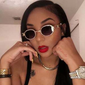 Lunettes de soleil rondes colorées de luxe rétro à la mode, petites lunettes de soleil en strass pour femmes, lunettes de soleil steampunk en diamant - Product Image 2