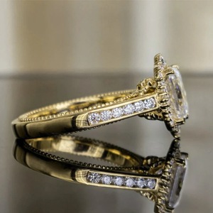 Anello dal Design Quadrato Stile Principessa per Donne - Product Image 4
