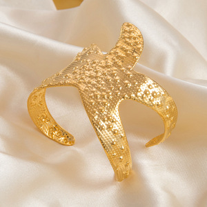 Bracelet motif étoile de mer en acier inoxydable couleur or 18 carats, bijou unisexe, accessoire d'été - Product Image 3