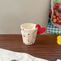 Mug en céramique peint à la main avec texture froissée irrégulière, design unique, pour café et thé de l'après-midi