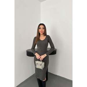 ชุดเดรสไหมพรมแอนทราไซต์แบบผ่าข้างพร้อมกระโปรงสำหรับใส่ทำงาน ขายส่ง - Product Image 3