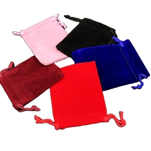 Sac en velours personnalisé avec logo, sac à cordon en velours coloré pour l'emballage de bijoux et les cadeaux de mariage - Product Image 1
