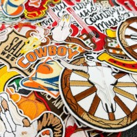 Chapeau de cowboy western en gros, broderie personnalisée, étiquette tissée, patchs thermocollants tricotés sur mesure, badges