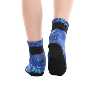 <span class=keywords><strong>Scarpe</strong></span> Acquatiche in Neoprene Unisex per Bambini e Ragazzi, Ideali per Mantenere il Calore in Acqua Fredda, Spiaggia, Immersioni, Snorkeling e Nuoto - Product Image 2