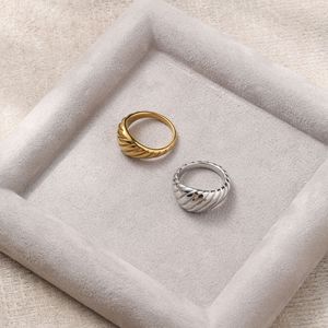Anillo vintage de acero inoxidable con textura diagonal, chapado en oro de 18k, apilable para mujer, unisex, liso, para uso diario, joyería de moda. - Product Image 3