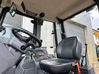 Mini chargeuse sur pneus Caterpillar 424 d'occasion avec composants principaux Moteur de boîte de vitesses; Lancement de la chargeuse-pelleteuse