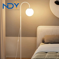 Lampadaire blanc moderne avec abat-jour en verre givré, luminaire sur pied pour salon, chambre à coucher, coin lecture, décoration