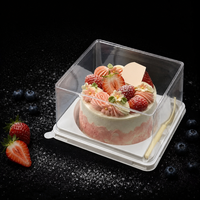 Boîte à gâteau carrée transparente à usage unique avec support à couverts, personnalisable, en PET de qualité alimentaire du Guangdong, vente en gros d'usine