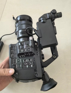 กล้องระดับมืออาชีพ 4K รุ่น PXW-FS5 กล้อง 4K Super 35 พร้อมเลนส์ 18-105 มม. F4 ระบบกล้อง XDCAM - Product Image 1