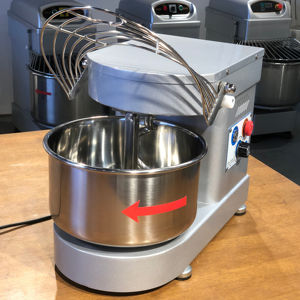 Nuevo modelo 7L 0,3 ~ 3KG Mezclador de masa en espiral de <span class=keywords><strong>harina</strong></span> Equipo de panadería Mezclador de amasadora de pasteles Mezclador en espiral de panadería con buen <span class=keywords><strong>precio</strong></span> - Product Image 2