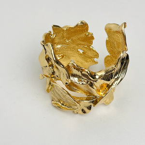 Novità 2024: Gioielli alla Moda, Bracciale di Lusso in Stile Retrò con Fiori Dorati Intrecciati, Design in Lega con Molla Dorata - Product Image 2