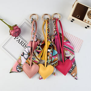 Gantungan Kunci Tas dan Mobil, Liontin Syal, Hiasan Pita Kulit dengan Rumbai, Mode Mewah Eropa dan Amerika - Product Image 3