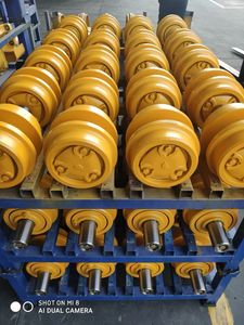 รถดันดินตีนตะขาบจากจีน พร้อมปั๊มไฮดรอลิกและเครื่องยนต์ดีเซลคัมมินส์ ความจุดันดิน 4 เมตร ขาย - Product Image 6