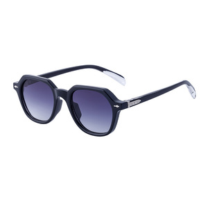 Gafas de Sol Retro Europeas Americanas con Marco Pequeño, Unisex, Marco de PC, Protección UV400, Estilo Cuadrado Negro ZS-98100 - Product Image 4
