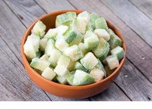 Champiñones Verdes Congelados IQF a Granel, Frescos de Granja, Grado A HP Valia para Fabricación de Alimentos Congelados, Comercio Mayorista Horeca Disponible para Venta - Product Image 2