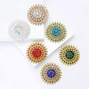 Broches de Flor de Cristal con Incrustaciones de Diamantes en Forma de Corazón de Durazno, Diseño Hueco, Chapados en Oro, Unisex, Regalos para Bodas, Compromisos y Fiestas - Product Image 2