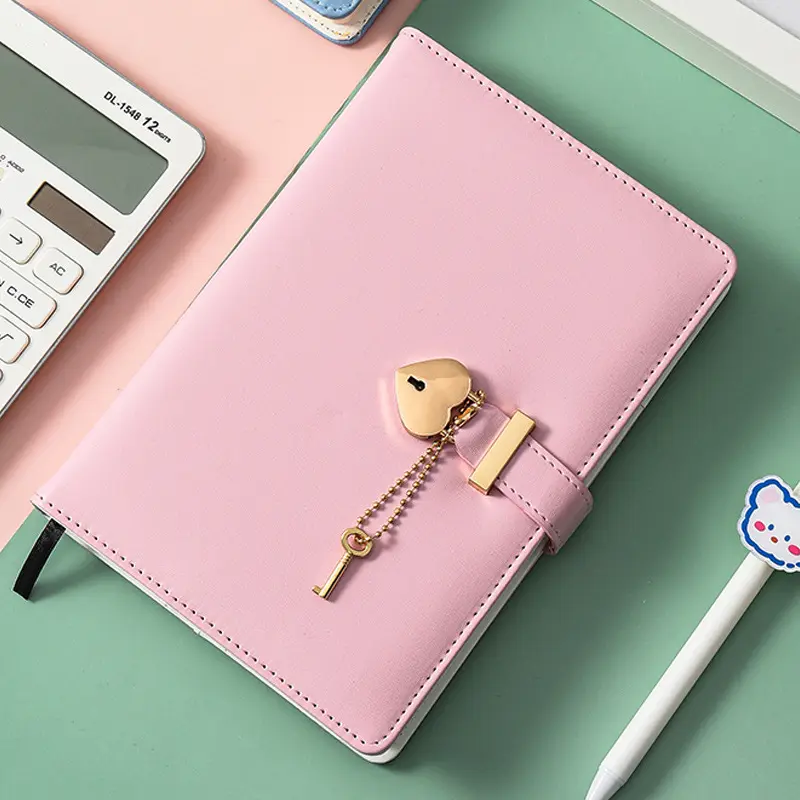 Impressão personalizada Pu Leather Girl Diário com fechadura Reciclado Pink Leather Diary Notebook 2023