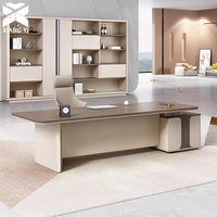 Table de bureau exécutive en forme de L moderne : Bureau modulaire, mobilier commercial de luxe pour les espaces de coworking et les salles de réunion