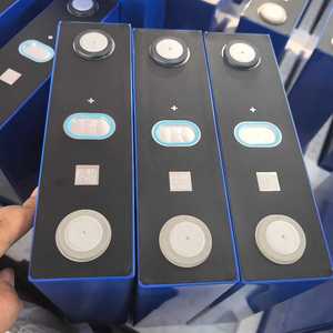 Cellule de batterie LiFePO4 Cornex 3.2V 324Ah, 8000 cycles, cellule prismatique pour stockage solaire ESS, véhicules électriques commerciaux, taux de décharge élevé - Product Image 4