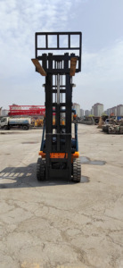 Montacargas Diésel Usado Original de Japón, Modelo 2023, 4WD, Buen Rendimiento, Bajo Precio, 3 Toneladas, 3m, 4.5m, 6m - Product Image 3