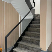 Seitlich Montiertes Rahmenloses Glas-Treppengeländer U-Kanal Aluminiumlegierung Luxuriöse Zementfreie Befestigung Innen/Außen Balkon Pool