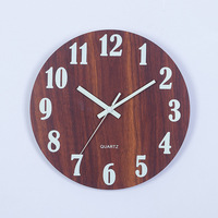 Horloge murale en bois silencieuse phosphorescente pour salon horloge à Quartz créative montre suspendue simple moderne