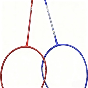 Ensemble de raquettes de <span class=keywords><strong>badminton</strong></span> professionnelles en fibre de carbone, cadre ondulé offensif, <span class=keywords><strong>raquette</strong></span> légère avec poignée en PU pour l'extérieur, logo personnalisé - Product Image 1