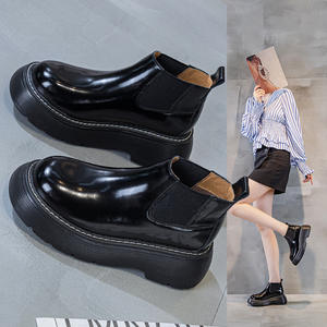 Botas Chelsea de Cuero Verde con Plataforma Impermeable para Mujer, Diseño para Días Lluviosos Urbanos y Moda para el Trabajo - Product Image 5