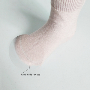 Vente en gros de chaussettes de cheville unisexes de couleur unie pour bébé, chaussettes d'équipage en Fiber de bambou sans couture pour garçons de 0 à 15 ans - Product Image 3