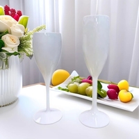 Flûte à champagne réutilisable pour mariage Tasse à pied haut en plastique de production en usine de vente en gros de mariée