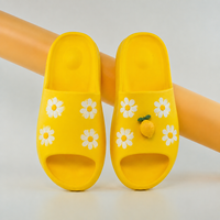 Sandales à enfiler style coréen à motif gribouillé jaune, en EVA, à bout ouvert et à large bride, tendance mode, design personnalisé