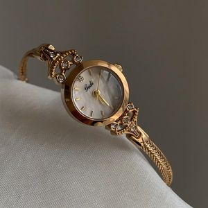 Montre pour femme de style palais exquis, mini cadran rond, petit cadran, fritillaire, tempérament, assorti à tout, vente <span class=keywords><strong>en</strong></span> gros, vente <span class=keywords><strong>en</strong></span> <span class=keywords><strong>direct</strong></span> - Product Image 3