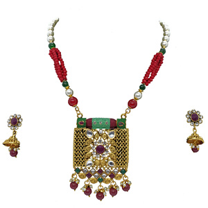 Ensemble de bijoux élégant en alliage, collier et boucles d'oreilles, avec pendentif décoratif en perles, design traditionnel, adapté aux femmes, à porter pour les occasions festives - Product Image 3