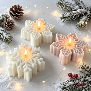 Bougie parfumée flocon de neige 3D faite à la main, bougie décorative de Noël pour décoration intérieure de fêtes - Product Image 1