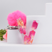 Résine Lettre Porte-clés En Gros Nouveau Rose Pompon Fleur Séchée 26 Lettre Porte-clés Pendentif Pour Femmes Fille Cadeaux