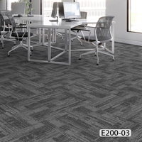 Carreaux de tapis de bureau commerciaux modernes et écologiques en polypropylène non tissé avec motif carré pour salon cuisine hôtel